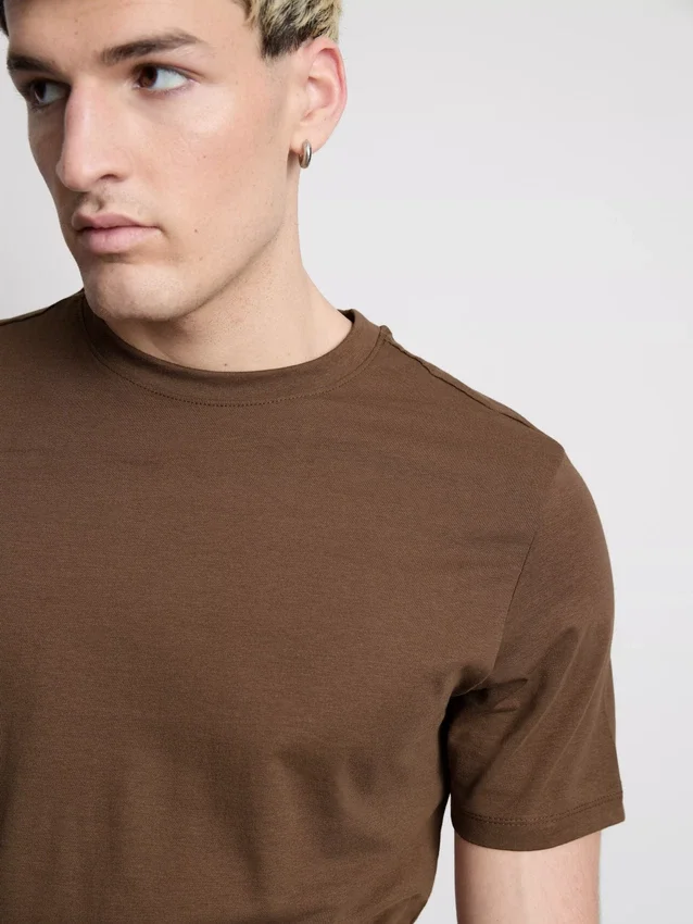 Schmal geschnittenes Stretch-T-Shirt Schmal geschnittenes Stretch-T-Shirt
