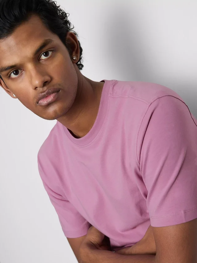 Schmal geschnittenes Stretch-T-Shirt Schmal geschnittenes Stretch-T-Shirt