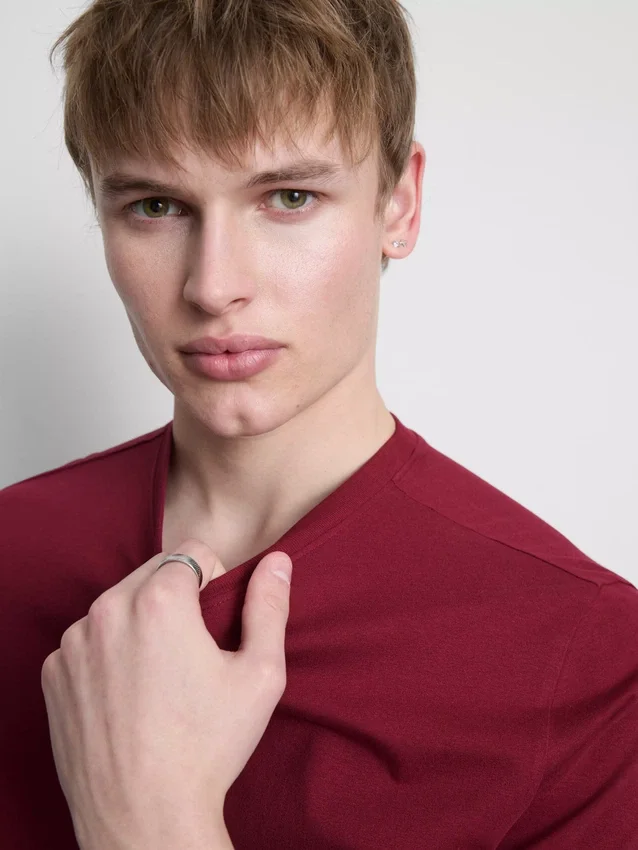 Schmal geschnittenes Stretch-T-Shirt Schmal geschnittenes Stretch-T-Shirt