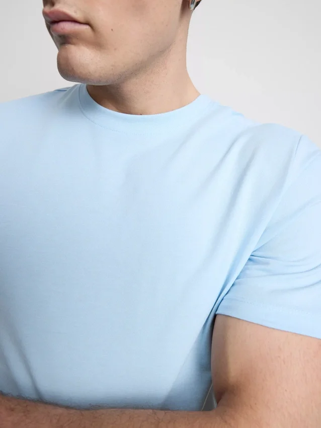 Schmal geschnittenes Stretch-T-Shirt Schmal geschnittenes Stretch-T-Shirt