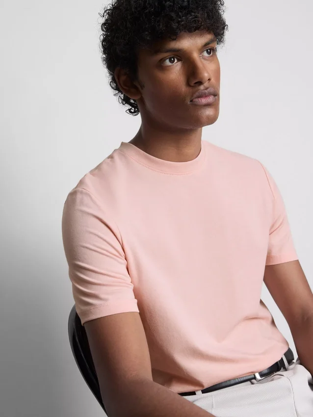 Schmal geschnittenes Stretch-T-Shirt Schmal geschnittenes Stretch-T-Shirt