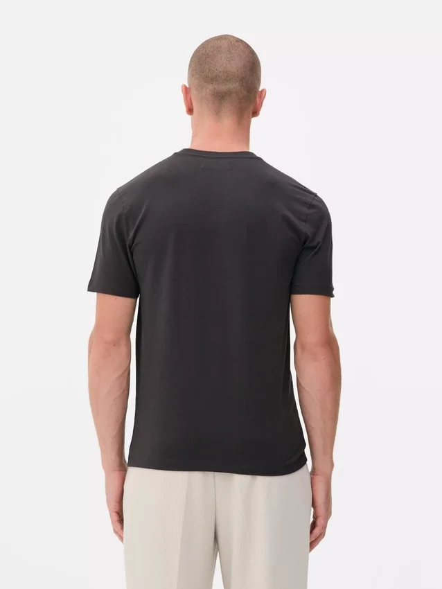Schmal geschnittenes Stretch-T-Shirt Schmal geschnittenes Stretch-T-Shirt