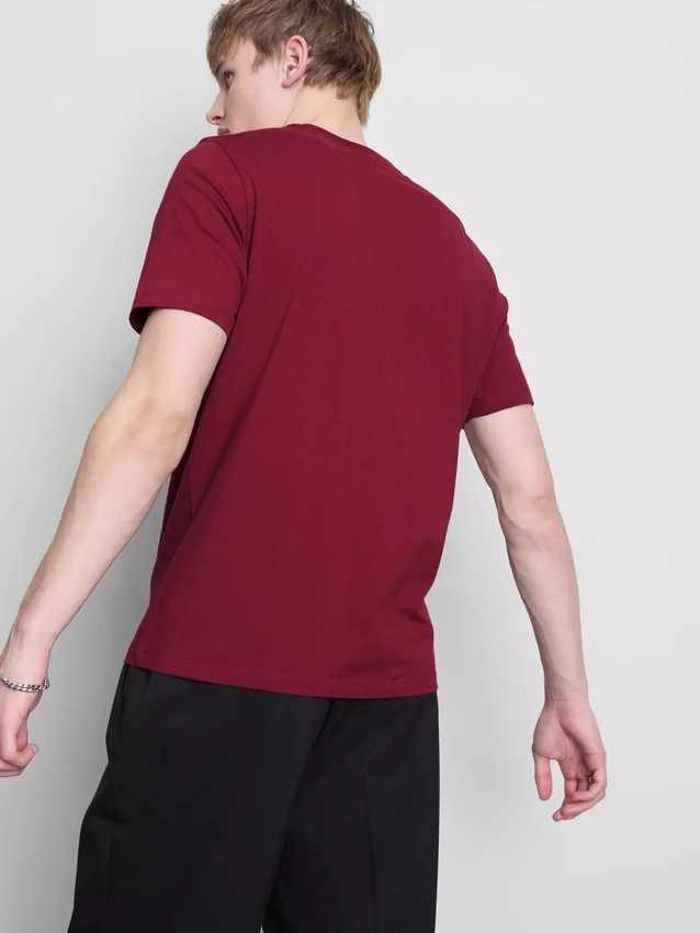 Schmal geschnittenes Stretch-T-Shirt Schmal geschnittenes Stretch-T-Shirt