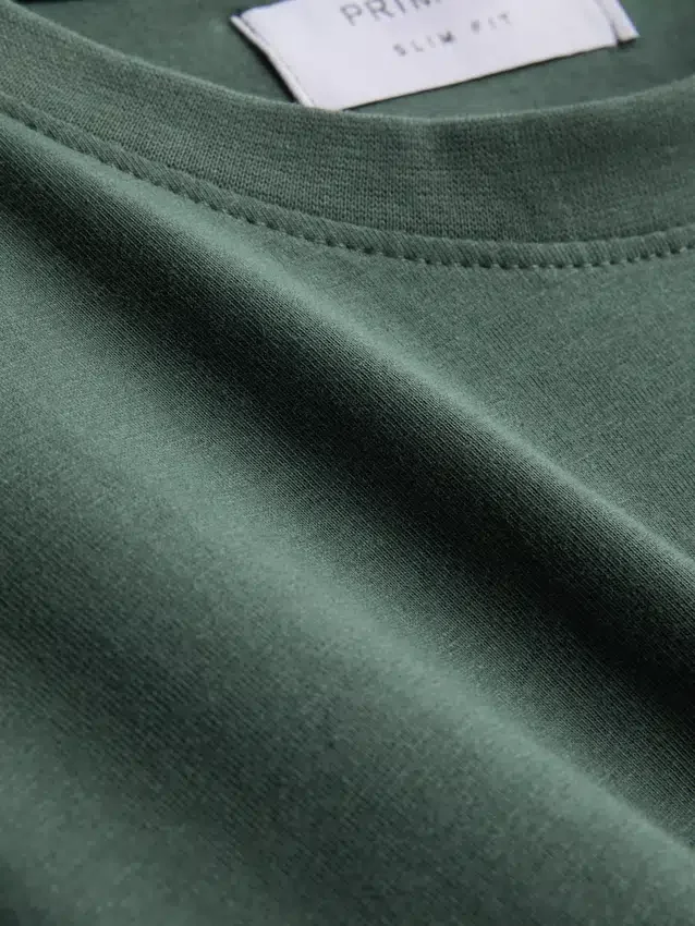 Schmal geschnittenes Stretch-T-Shirt Schmal geschnittenes Stretch-T-Shirt