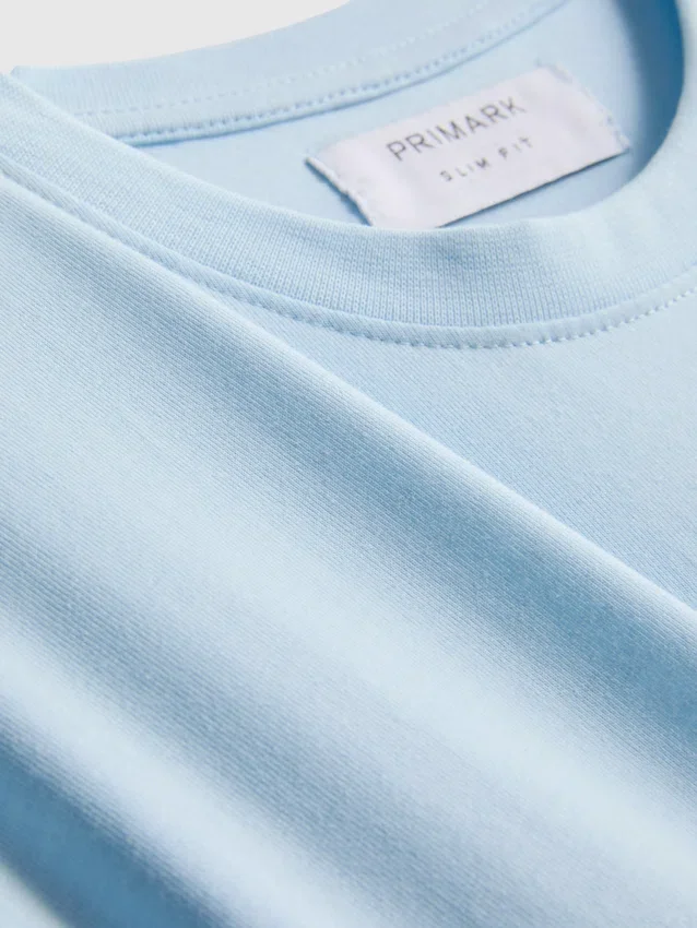 Schmal geschnittenes Stretch-T-Shirt Schmal geschnittenes Stretch-T-Shirt