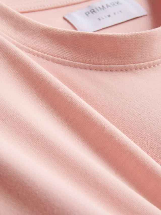 Schmal geschnittenes Stretch-T-Shirt Schmal geschnittenes Stretch-T-Shirt