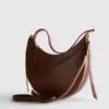 Schultertasche aus Kunstwildleder in Mondform