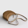 Schultertasche aus Kunstwildleder in Mondform