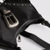Schultertasche mit Fransen und Schnalle