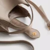 Schultertasche mit oberen Tragegriffen