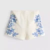 Shorts aus Baumwolle mit Blumenstickerei Shorts aus Baumwolle mit Blumenstickerei