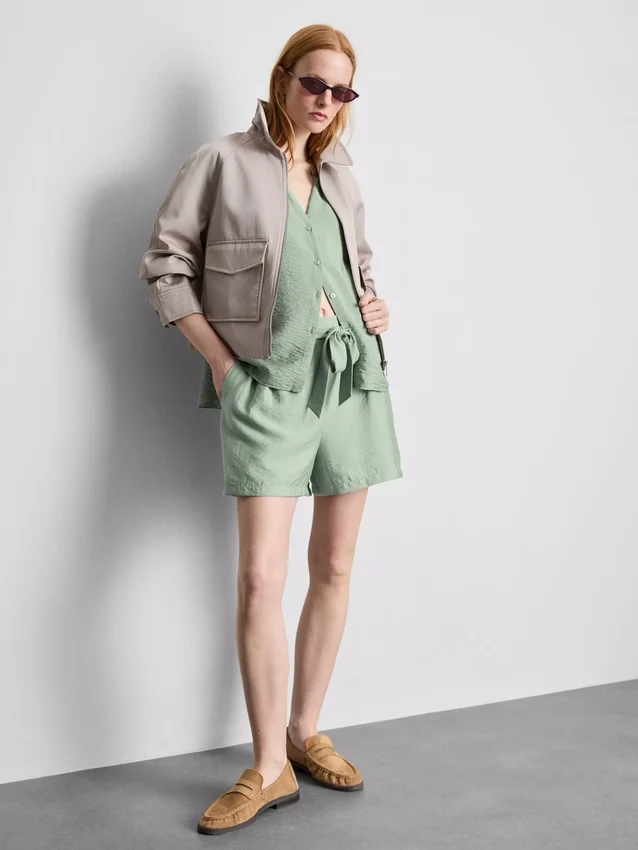 Shorts mit Gürtel zum Hineinschlüpfen Shorts mit Gürtel zum Hineinschlüpfen