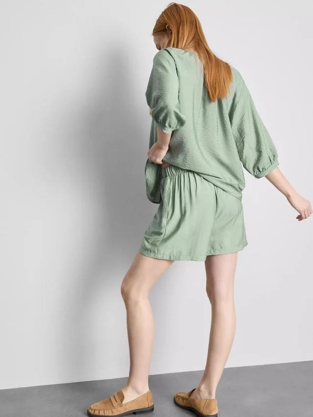Shorts mit Gürtel zum Hineinschlüpfen Shorts mit Gürtel zum Hineinschlüpfen