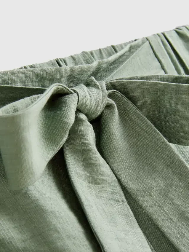 Shorts mit Gürtel zum Hineinschlüpfen Shorts mit Gürtel zum Hineinschlüpfen