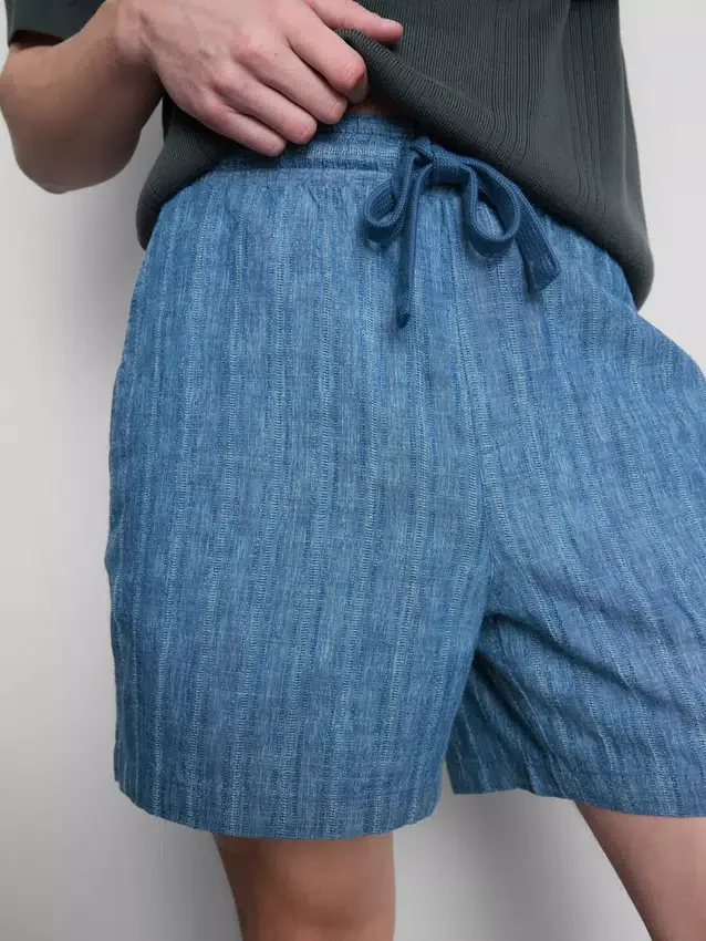 Shorts mit strukturiertem Kordelzug in der Taille Shorts mit strukturiertem Kordelzug in der Taille