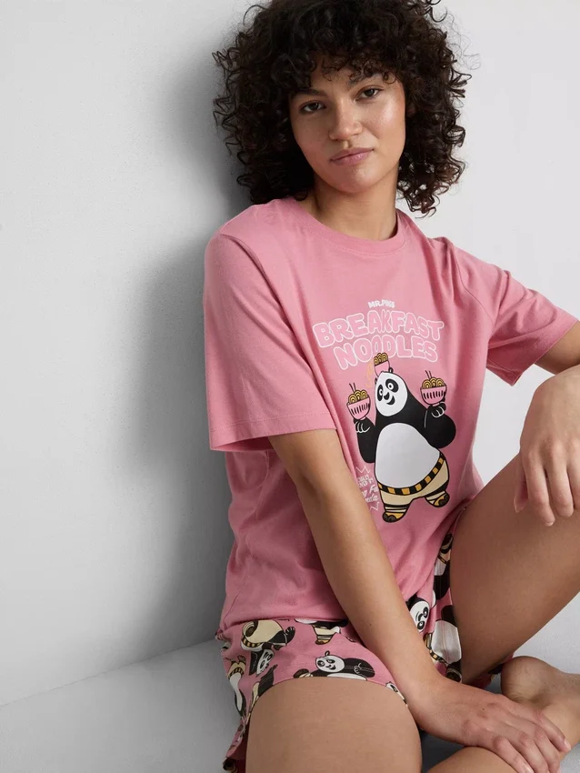 Shorty-Schlafanzug mit „Kung Fu Panda“-Motiv Shorty-Schlafanzug mit „Kung Fu Panda“-Motiv