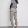 Skinny-Jeans aus Denim mit hohem Baumwollanteil Skinny-Jeans aus Denim mit hohem Baumwollanteil