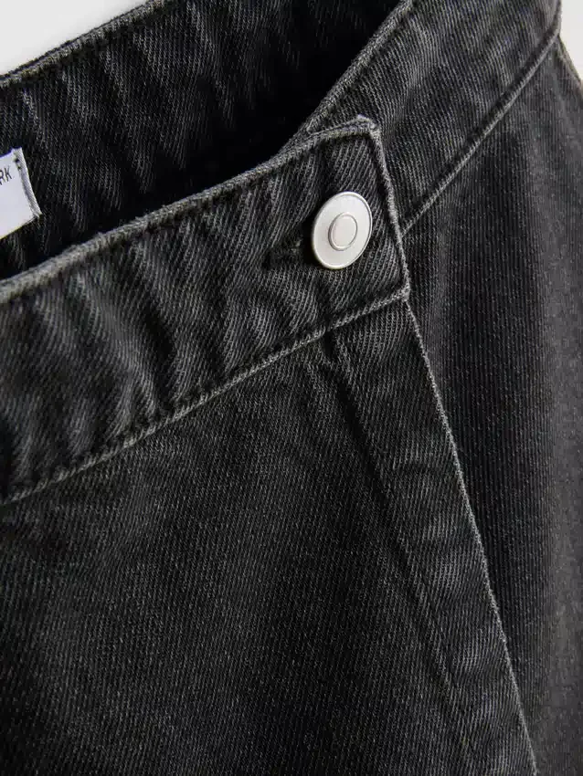 Skort aus Baumwoll-Denim mit hoher Taille Skort aus Baumwoll-Denim mit hoher Taille
