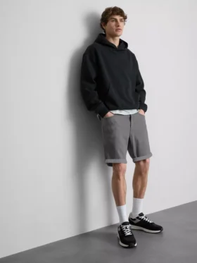 Slim-Fit-Jeansshorts mit mittlerer Leibhöhe