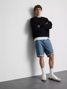 Slim-Fit-Jeansshorts mit mittlerer Leibhöhe Slim-Fit-Jeansshorts mit mittlerer Leibhöhe