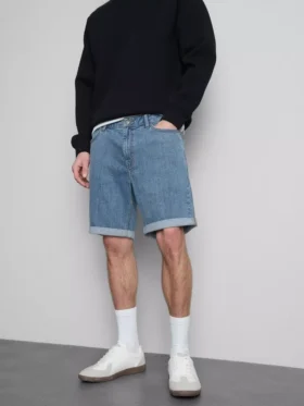 Slim-Fit-Jeansshorts mit mittlerer Leibhöhe Slim-Fit-Jeansshorts mit mittlerer Leibhöhe