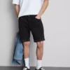 Slim-Fit-Jeansshorts mit mittlerer Leibhöhe Slim-Fit-Jeansshorts mit mittlerer Leibhöhe