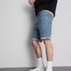 Slim-Fit-Jeansshorts mit mittlerer Leibhöhe Slim-Fit-Jeansshorts mit mittlerer Leibhöhe