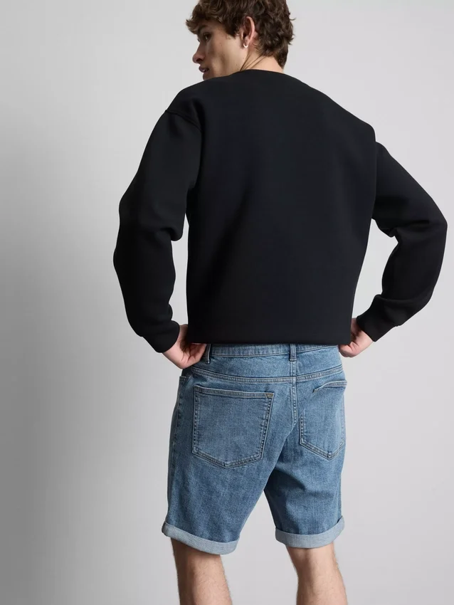 Slim-Fit-Jeansshorts mit mittlerer Leibhöhe Slim-Fit-Jeansshorts mit mittlerer Leibhöhe
