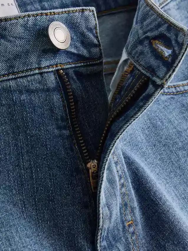 Slim-Fit-Jeansshorts mit mittlerer Leibhöhe Slim-Fit-Jeansshorts mit mittlerer Leibhöhe