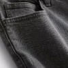 Slim-Fit-Jeansshorts mit mittlerer Leibhöhe Slim-Fit-Jeansshorts mit mittlerer Leibhöhe