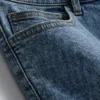 Slim-Fit-Jeansshorts mit mittlerer Leibhöhe Slim-Fit-Jeansshorts mit mittlerer Leibhöhe