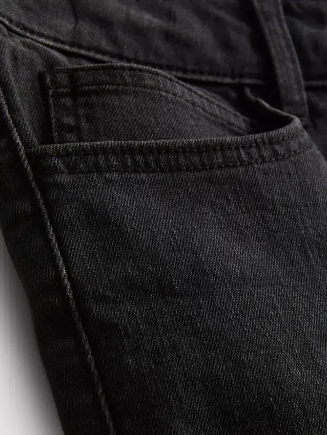 Slim-Fit-Jeansshorts mit mittlerer Leibhöhe Slim-Fit-Jeansshorts mit mittlerer Leibhöhe