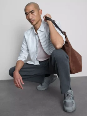 Slim-Fit-Stretch-Hemd mit V-Ausschnitt