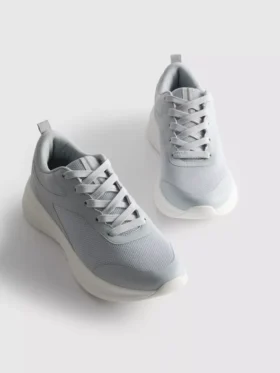 Sneaker aus Active-Mesh