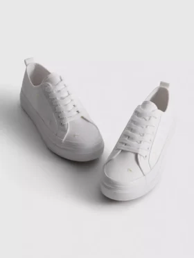 Sneaker mit gestickten Gänseblümchen Sneaker mit gestickten Gänseblümchen