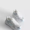 Sneaker mit grobem Netzstoff