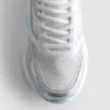 Sneaker mit grobem Netzstoff