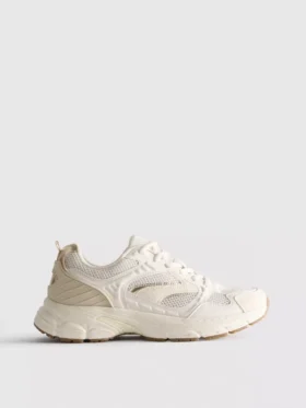 Sneaker mit groben Mesh-Einsätzen Sneaker mit groben Mesh-Einsätzen