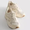 Sneaker mit groben Mesh-Einsätzen