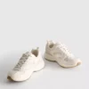 Sneaker mit groben Mesh-Einsätzen