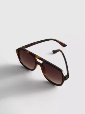 Sonnenbrille im Aviator-Stil