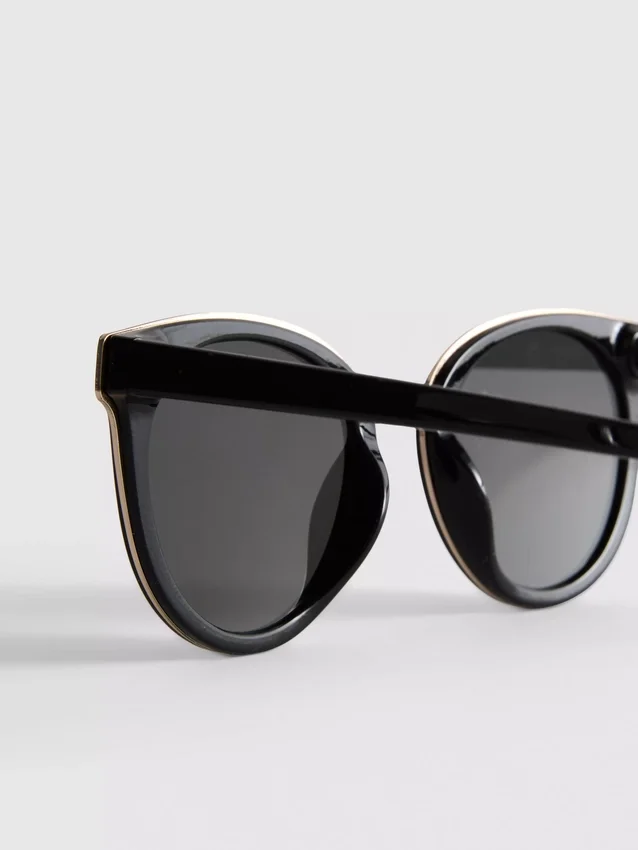 Sonnenbrille im Cat-Eye-Stil mit Steg Sonnenbrille im Cat-Eye-Stil mit Steg
