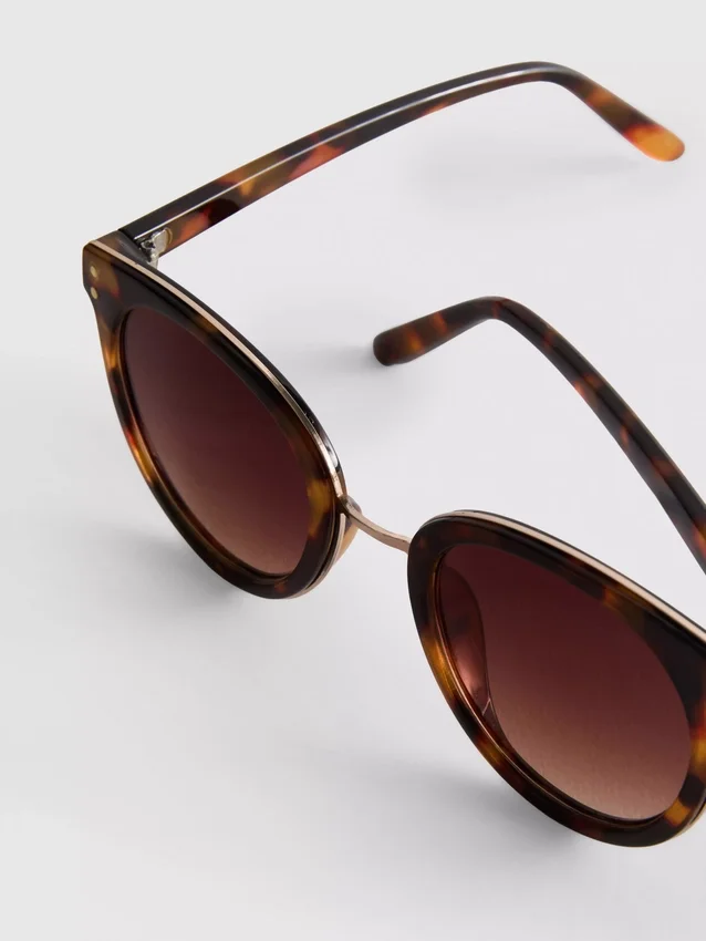 Sonnenbrille im Cat-Eye-Stil mit Steg Sonnenbrille im Cat-Eye-Stil mit Steg