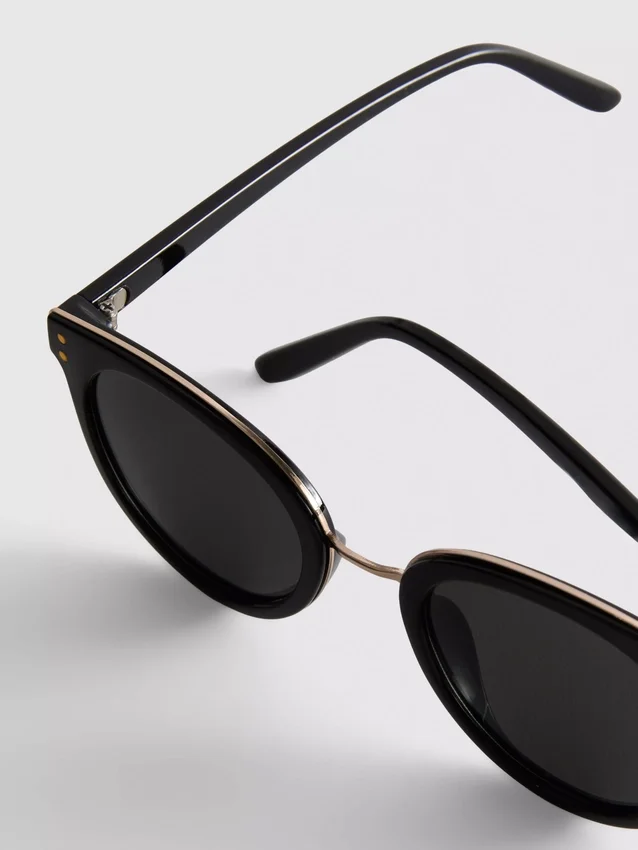 Sonnenbrille im Cat-Eye-Stil mit Steg Sonnenbrille im Cat-Eye-Stil mit Steg
