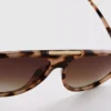 Sonnenbrille im Pilotenstil mit Metallverzierung Sonnenbrille im Pilotenstil mit Metallverzierung