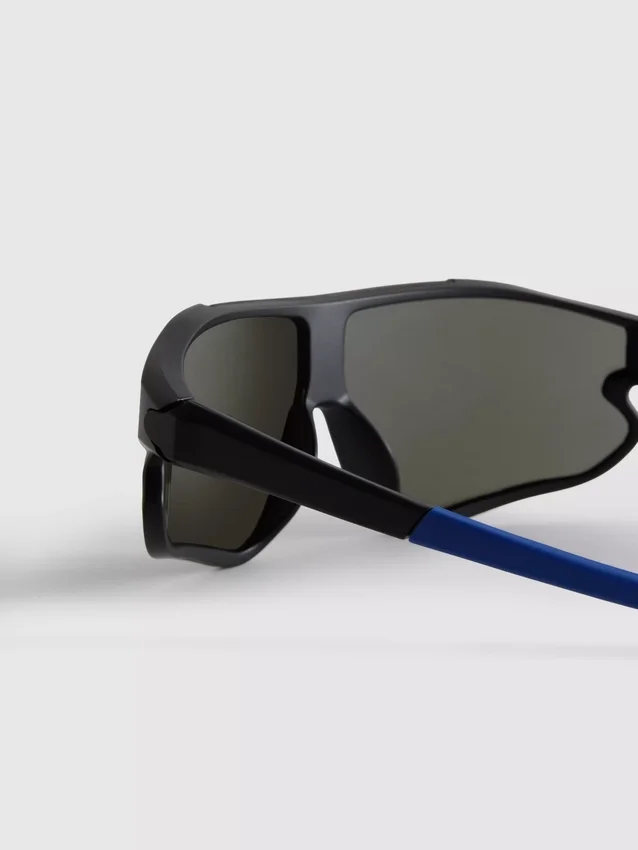 Sonnenbrille im Schild-Design Sonnenbrille im Schild-Design
