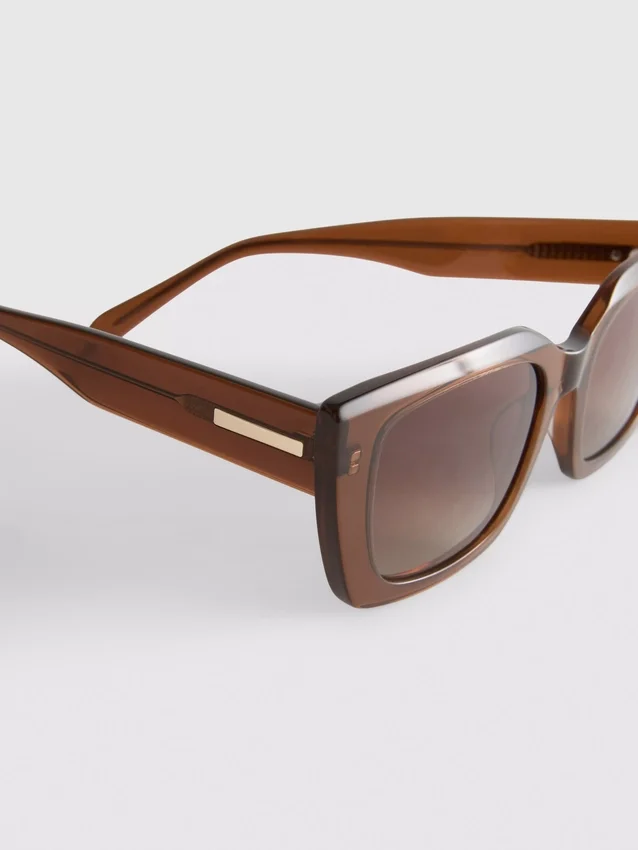 Sonnenbrille mit eckigem Rahmen Sonnenbrille mit eckigem Rahmen