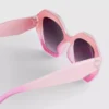 Sonnenbrille mit facettiertem Rahmen