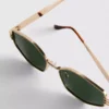 Sonnenbrille mit geometrischem Metallrahmen Sonnenbrille mit geometrischem Metallrahmen