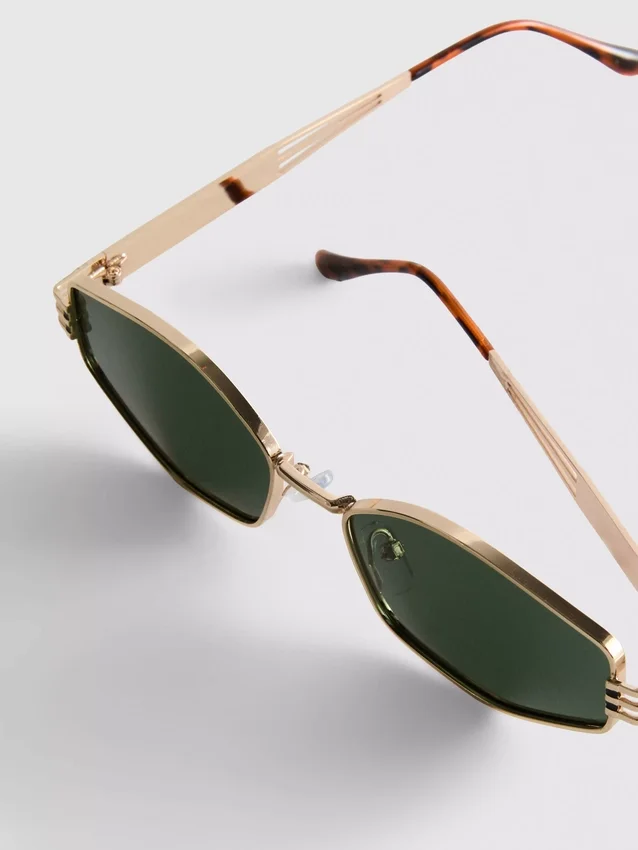 Sonnenbrille mit geometrischem Metallrahmen Sonnenbrille mit geometrischem Metallrahmen